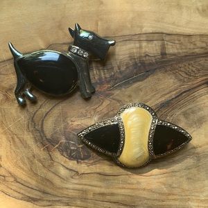 Set of 2 vintage silver and enamel brooches